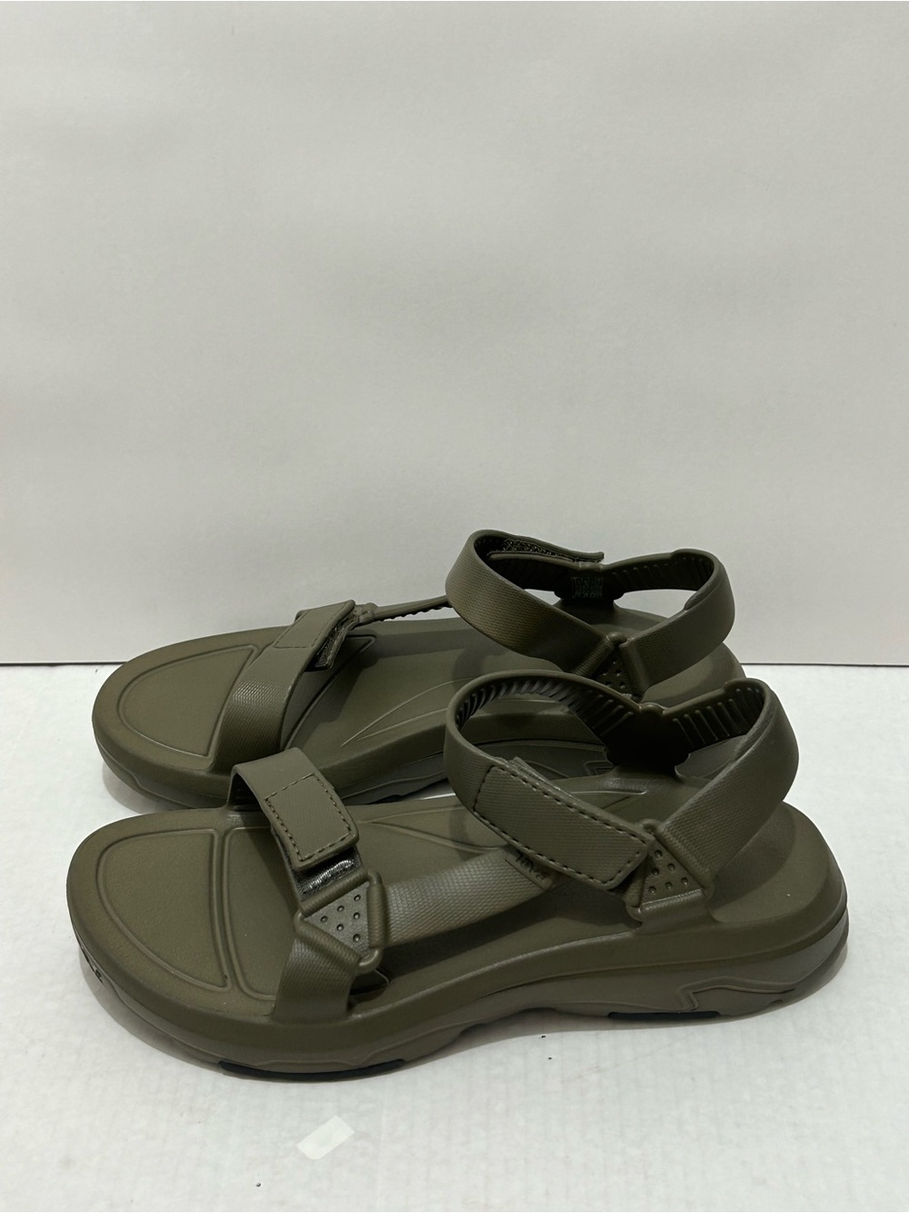 Teva Hurricane Drift Sandal Olive
Unisex W11/M9 Lightweight
Adjustable